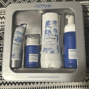 ED HARDY 4 Pc HAIR, BODY, FACE TIN KIT - 5.4 Oz , 4.4 Oz, 2.7 Oz, 1.35 Oz (MEN)